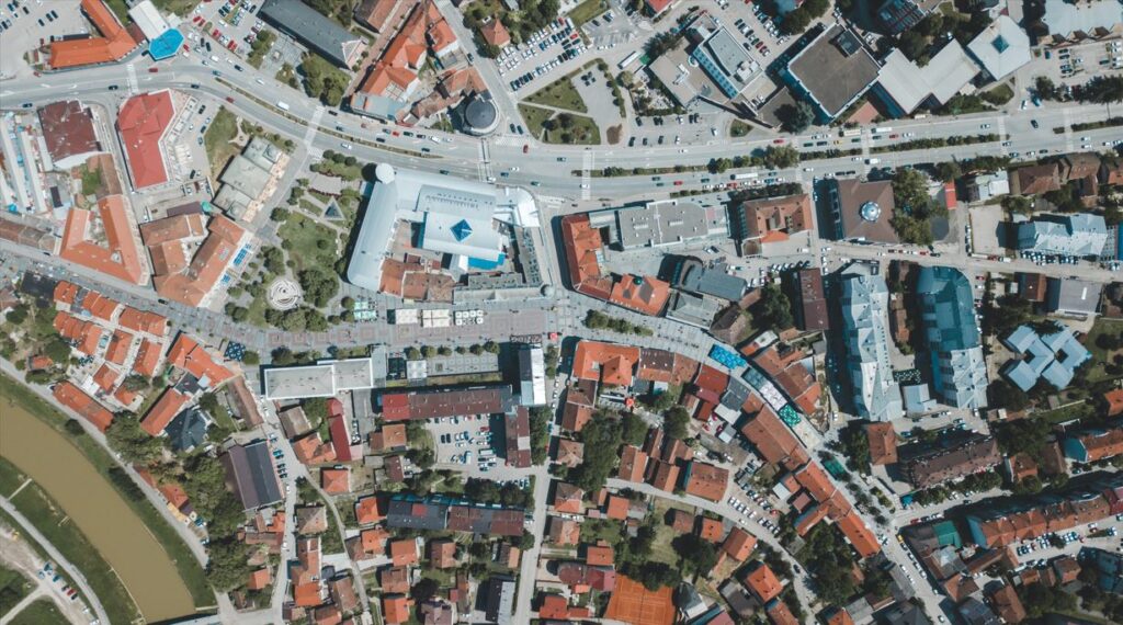 esquema de tráfico en ciudad, fotografía cenital