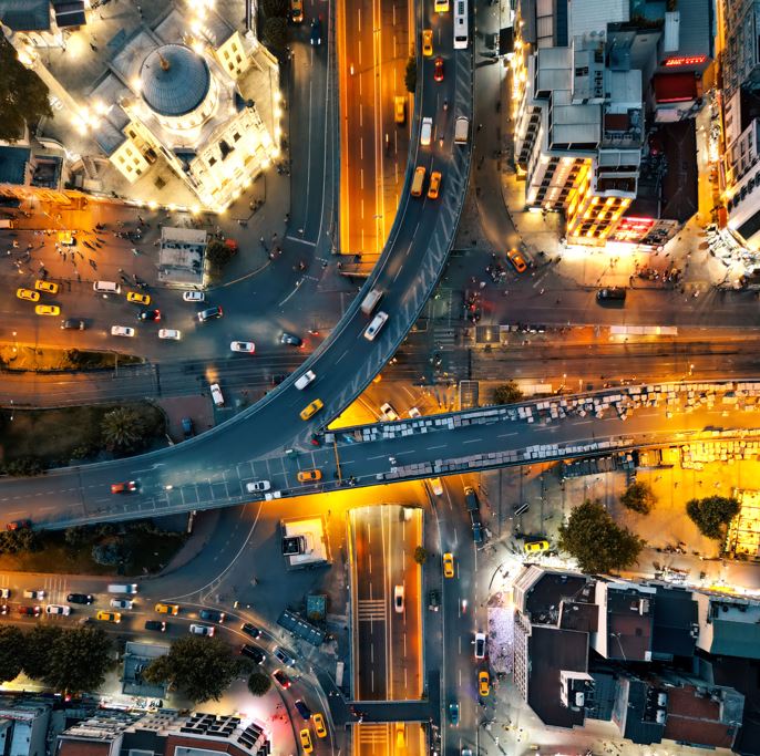 Vista de tráfico en una ciudad, cenital
